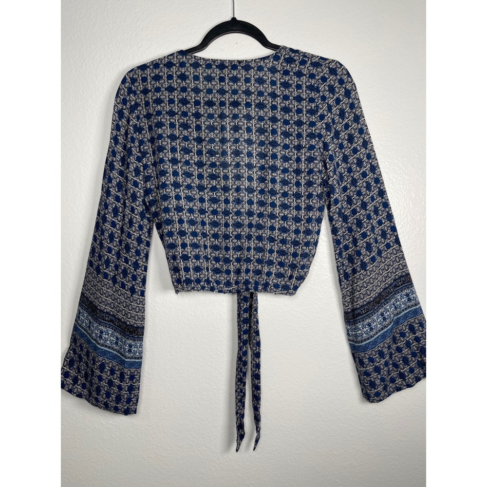 Forever 21 Blue White Medallion Print Tie Front Crop Top Bell Sleeve Boho Small - Picture 5 of 11